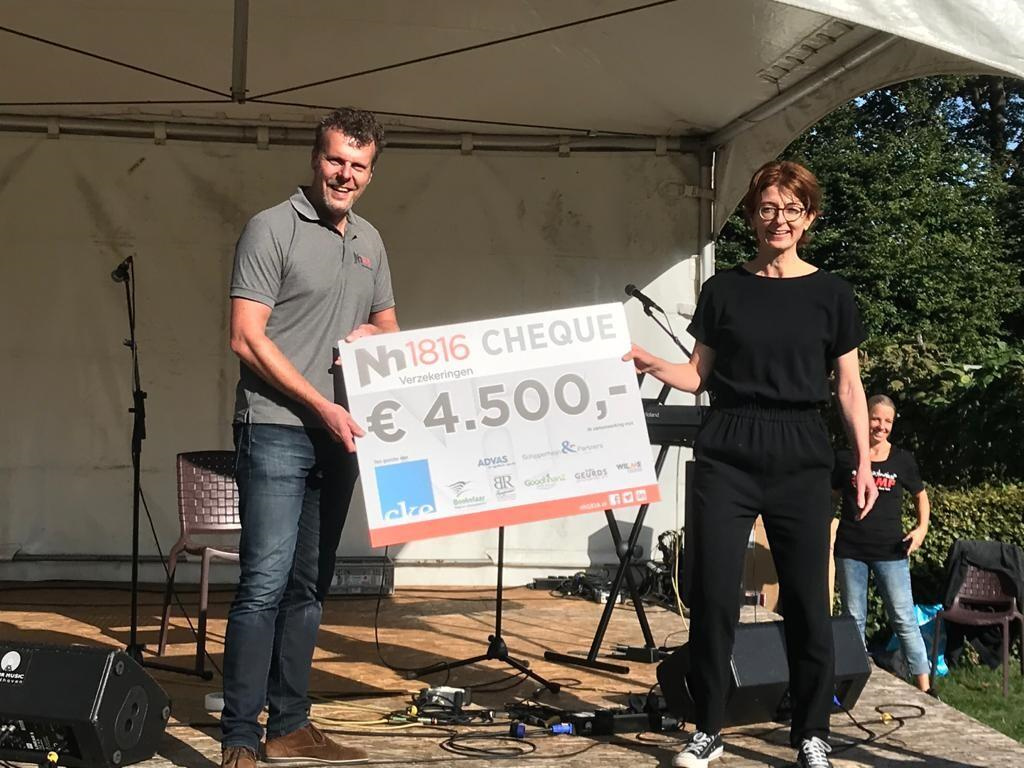 Donatie van 4.500 euro namens sponsors Muziek met Smaak