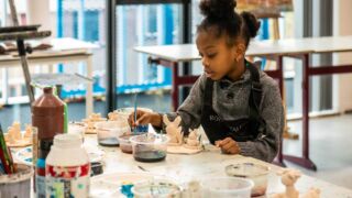 Estafette beeldend kinderen schilderen keramiek