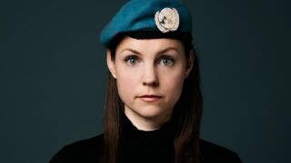 Frederique Arnold - Fotografie Anne van Zantwijk- Held in Blauw