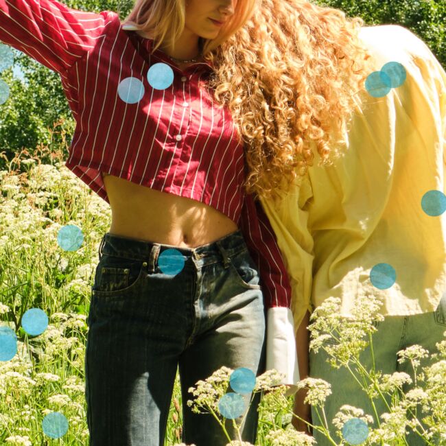 Dansers in bloemenveld - corporate beeld CKE